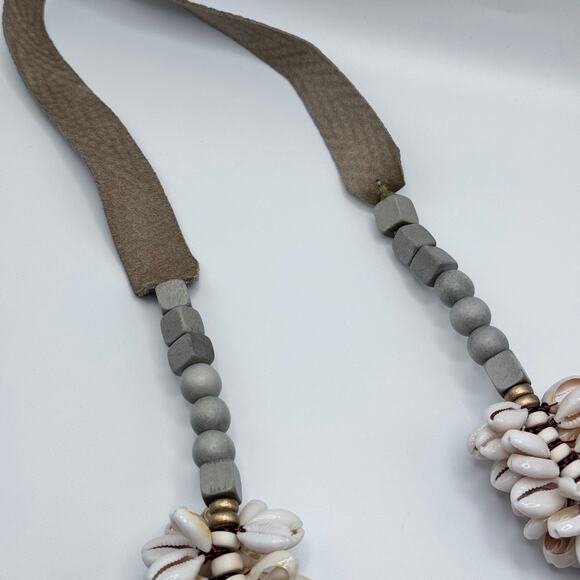 ⭐️Regan Allison Handmade Wood Bead Necklace - Picture 3 of 4